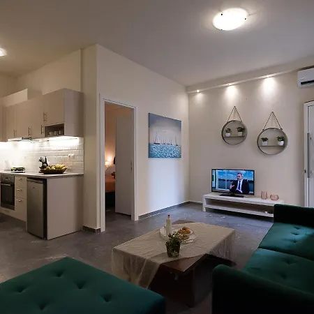 Luxury Apts Center *